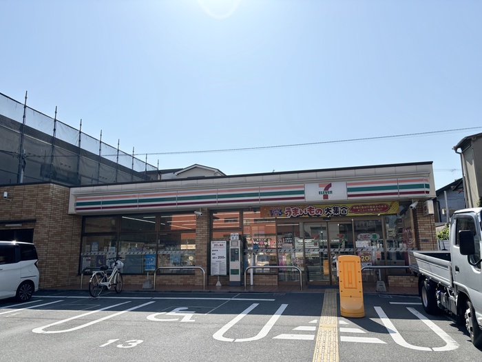 コンビニ　セブンイレブン（コンビニ）まで300m