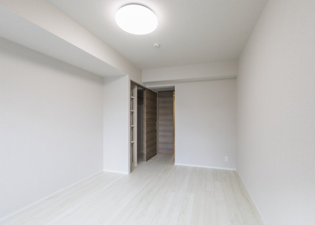 その他部屋・スペース　開放的な寝室です