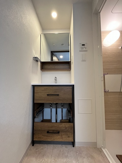 洗面設備　脱衣所、独立洗面台