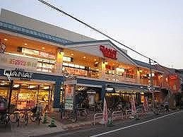 スーパー　デイリーカナートイズミヤ桑津店（スーパー）まで886m