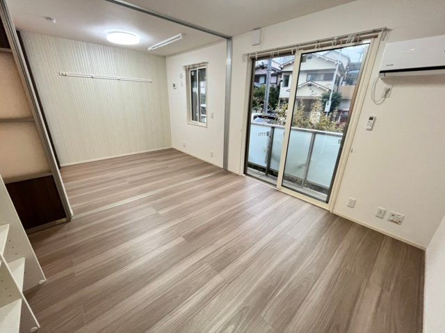 居室・リビング　別号室の画像です。ご参考下さい