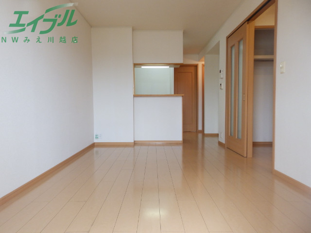 居室・リビング　同物件別室画像