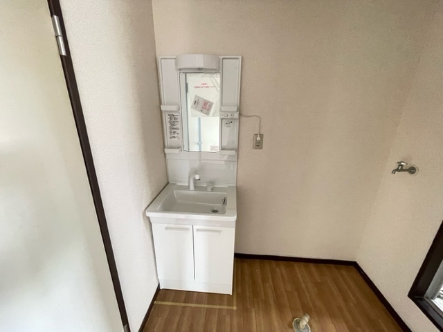 洗面設備　＊４０２号室の写真です。