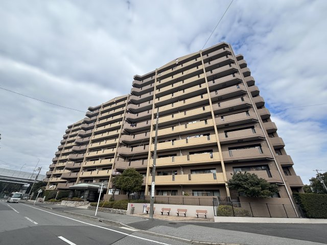 建物外観　三路線利用可能の好立地