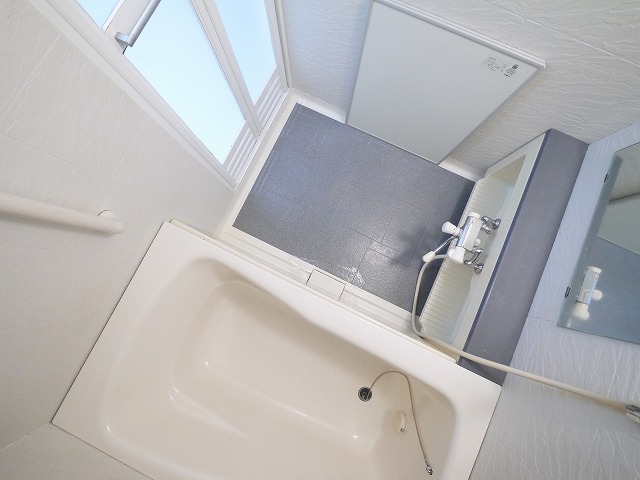 バス・シャワールーム　ゆったり過ごせるお風呂です