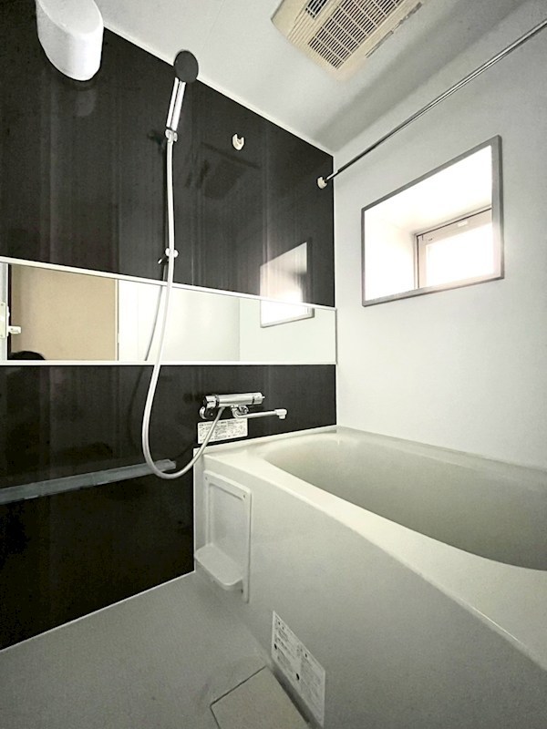 バス・シャワールーム　バスルームです