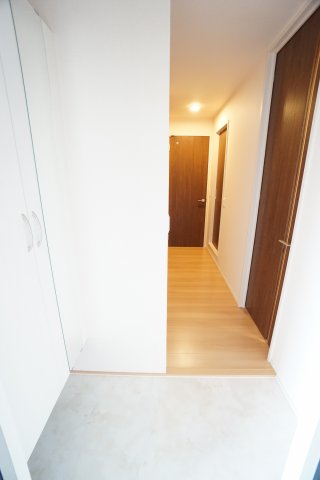 玄関　※同物件・同タイプの写真です。