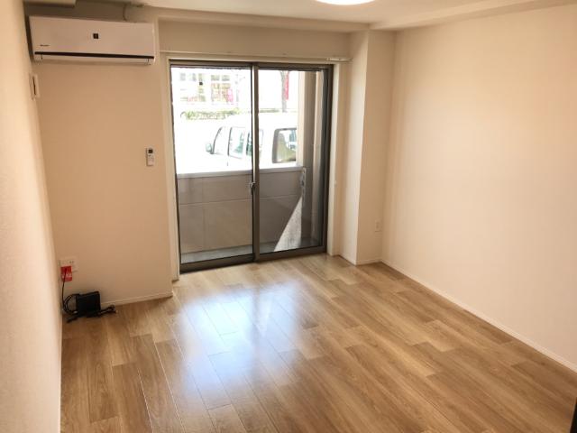 居室・リビング　8.3帖洋室　東向きで朝陽が入ります