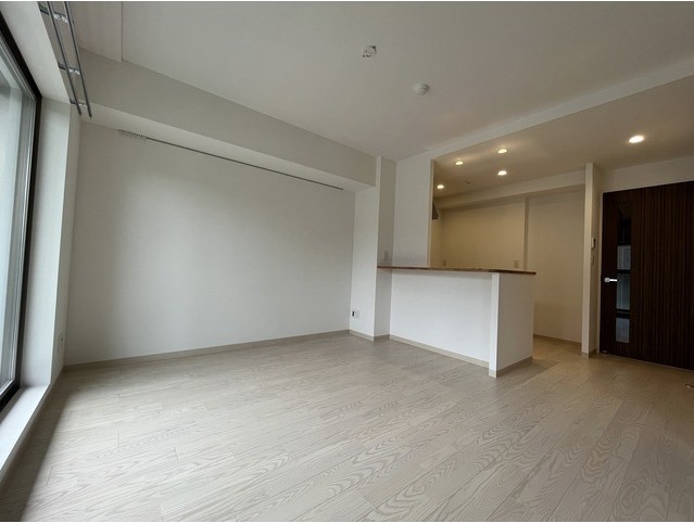 居室・リビング　使いやすい形の為、レイアウトを楽しめます♪