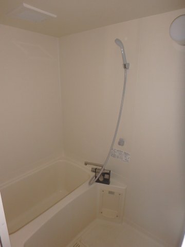 バス・シャワールーム　落ち着いた空間のお風呂です