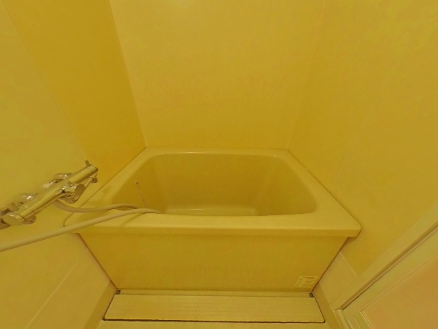 バス・シャワールーム　落ち着いた空間のお風呂です