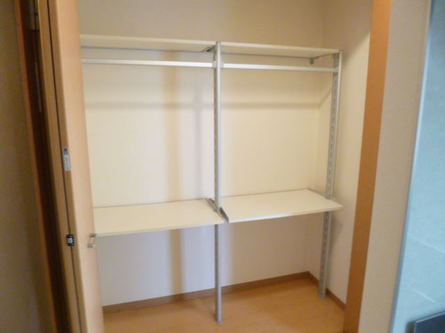 収納　キッチン横のクローゼットです