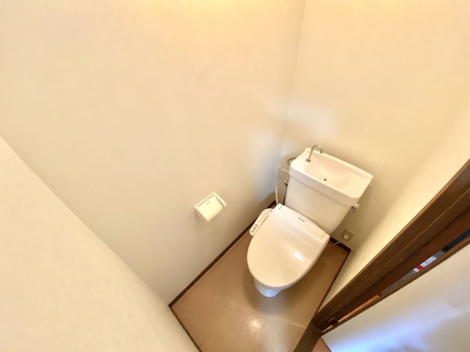 トイレ　温水洗浄便座を付けました