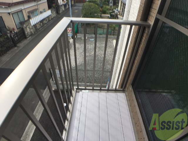 バルコニー　バルコニーもついて、洗濯物も干せますね。