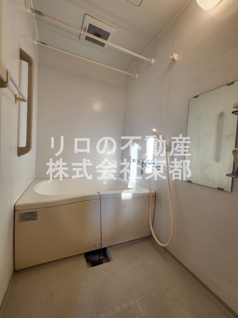 バス・シャワールーム　清潔感のある浴室で、１日の疲れを癒しリラックスできます。