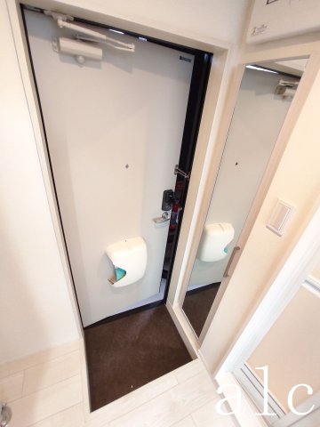 玄関　収納もある玄関です