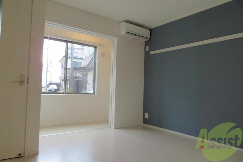 居室・リビング　新築ということもありおしゃれなデザインのお部屋ですねー。