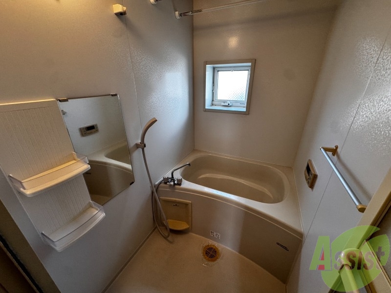 バス・シャワールーム　こちらはお風呂です。毎日の疲れをさっぱり流しましょう。