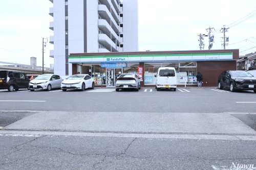 コンビニ　ファミリーマート 名北辻町二丁目店（コンビニ）まで128m