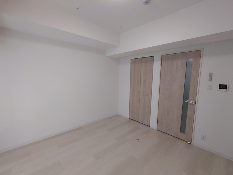 その他部屋・スペース　洋室8帖　クローゼット付　エアコン完備　バルコニー