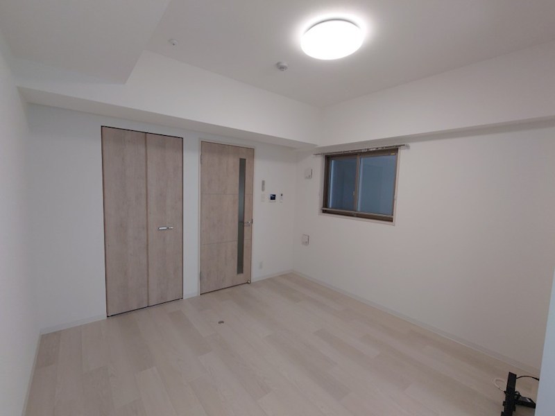 居室・リビング　洋室8帖　クローゼット付　エアコン完備　バルコニー