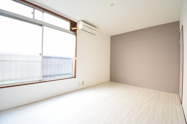 居室・リビング　別号室の写真です。ご参考までに