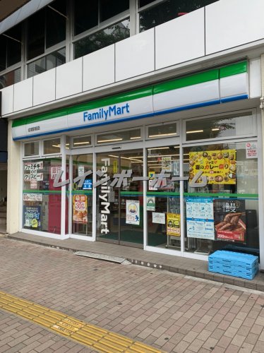 コンビニ　ファミリーマート 成増駅前店（コンビニ）まで625m
