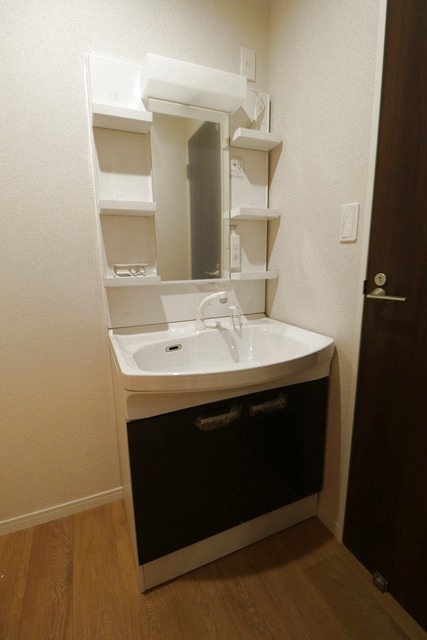 洗面設備　別部屋の参考写真です建築中のお部屋です