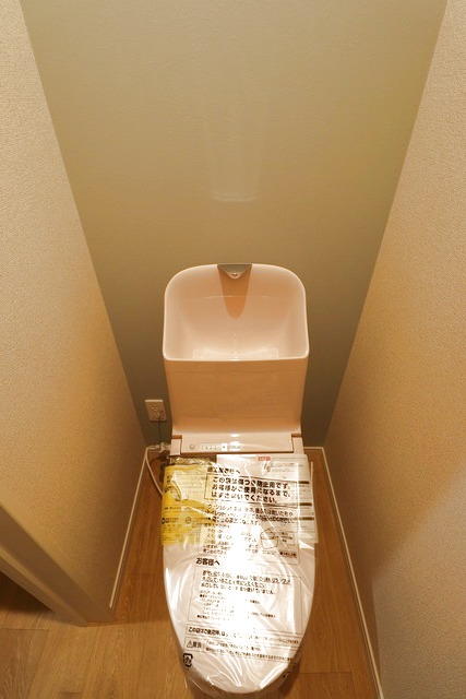 トイレ　別部屋の参考写真です建築中のお部屋です