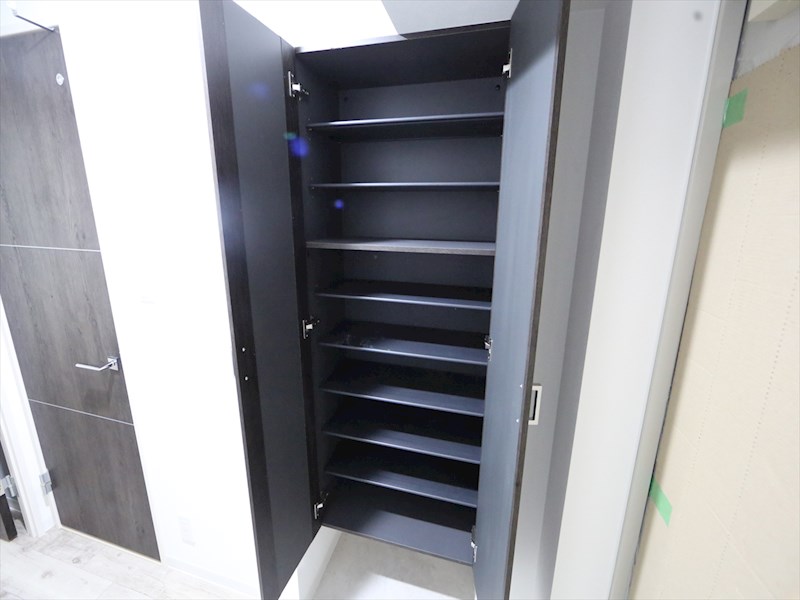 玄関　玄関　シューズボックス付（収納充実してます）