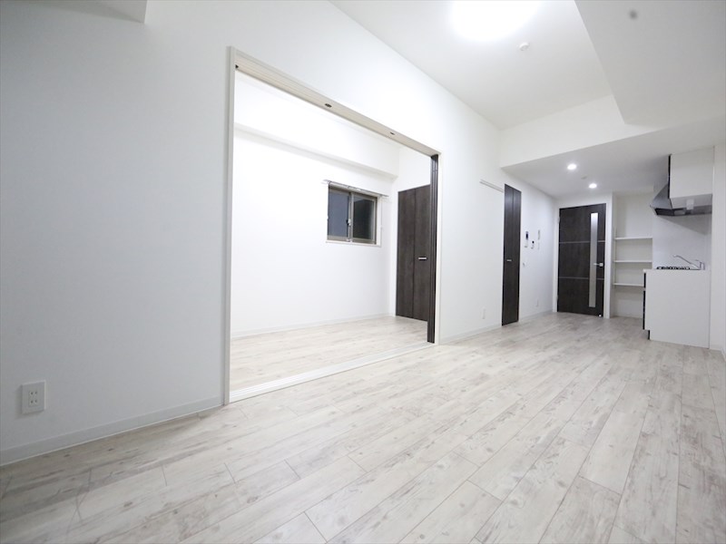 居室・リビング　ＬＤＫ12.3帖　洋室5.1帖　つなげても仕切っても使えます