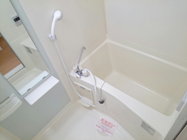 バス・シャワールーム　浴室乾燥機付きで便利です！