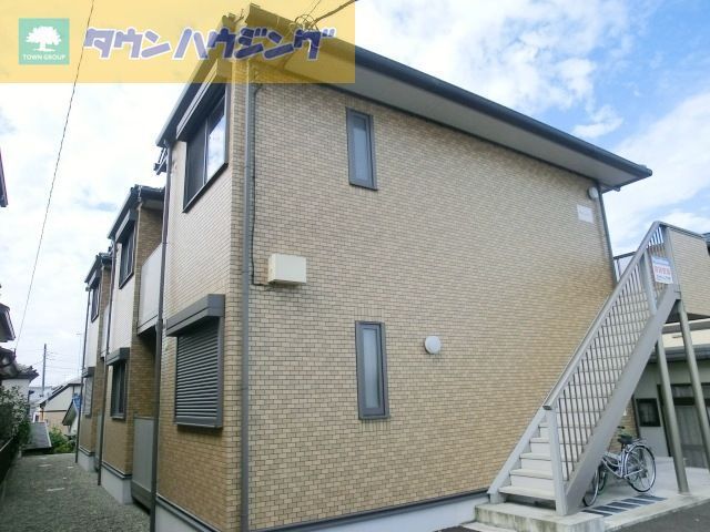 建物外観　独立したバルコニーが魅力