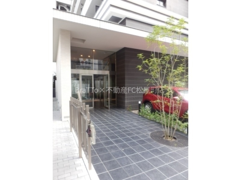 エントランス　マンション共用部分