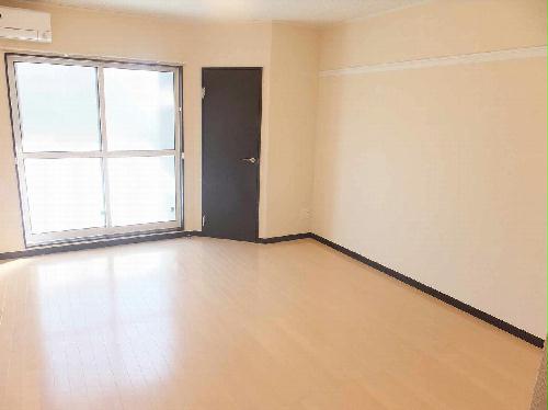 居室・リビング　家具家電の付いていないお部屋です