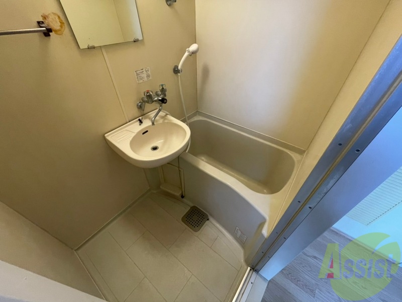 バス・シャワールーム　ユニットバスです。疲れを癒すのに欠かせませんね！