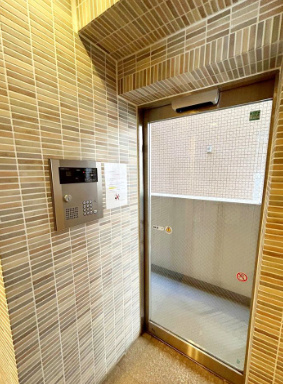 エントランス　ヴィーブ横浜白楽弐番館