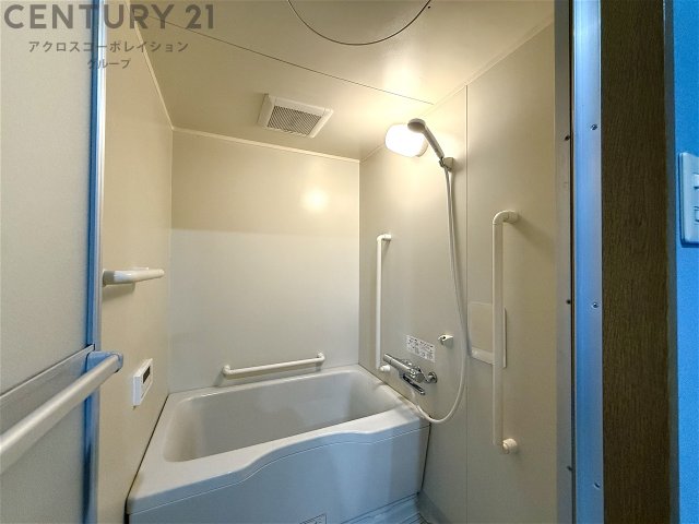 バス・シャワールーム　シンプルで機能的なユニットバスです！