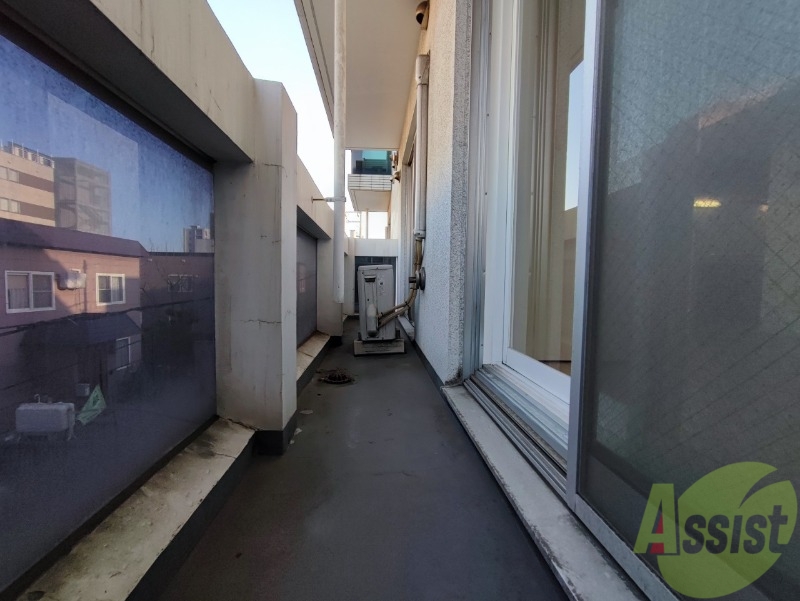 バルコニー　バルコニーが広くプチガーデニングも出来そうですね～。