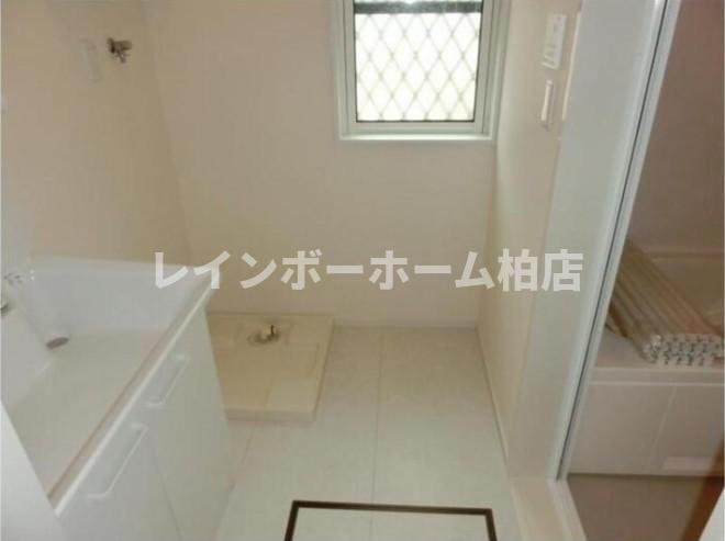 その他設備　室内洗濯機置場です