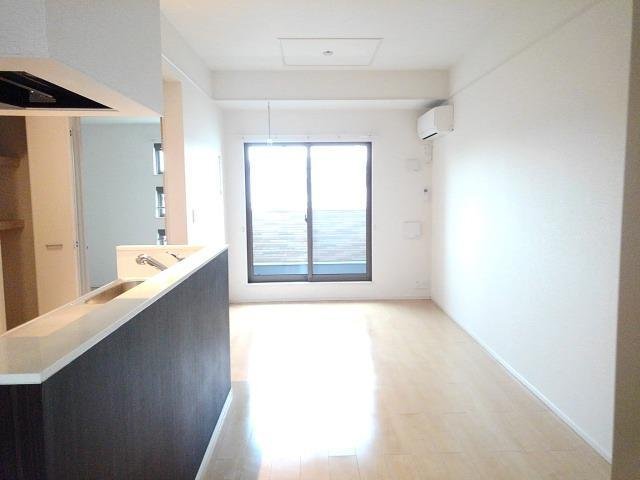 居室・リビング　こちらの居間で趣味の時間をお楽しみください