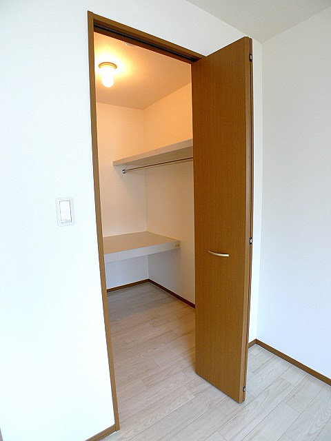 収納　ウォークインクローゼット