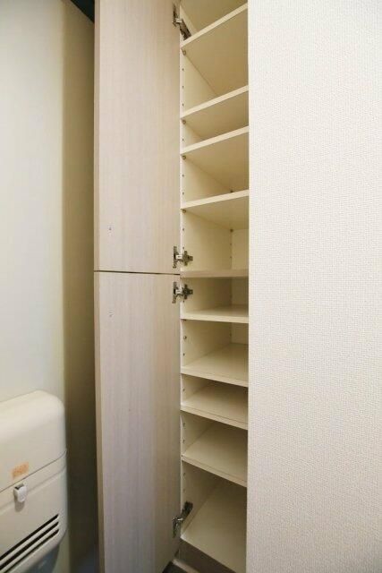 玄関　写真は２０２号室