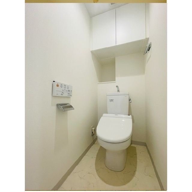 トイレ　温水洗浄便座。