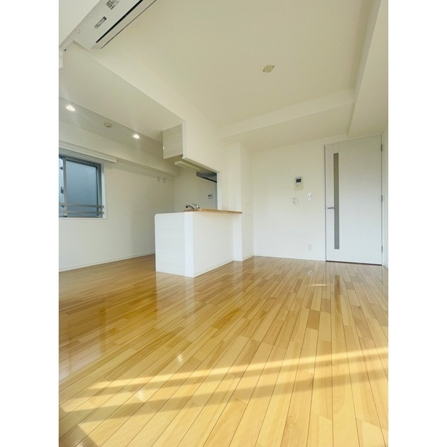 居室・リビング　8.2帖のきれいなLDK。