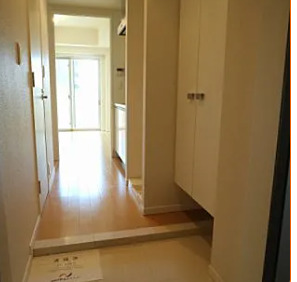 玄関　※別部屋の参考写真です。