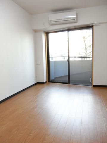 居室・リビング　フローリング仕上げの居室