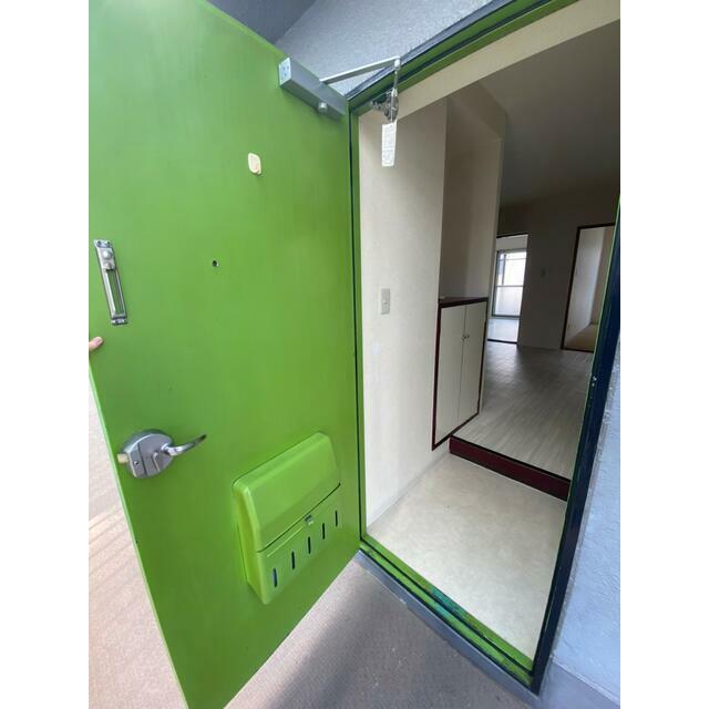 玄関　内見可能♪お電話がご案内スムーズです♪オンラインもOK♪