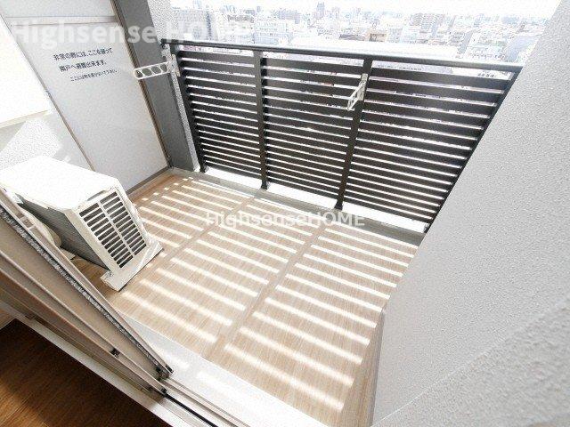 バルコニー　外からの目が気にならないバルコニーで洗濯物が干せます