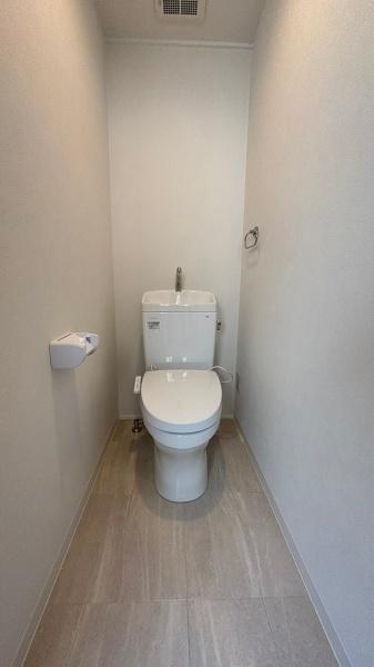 トイレ　写真は入居前の過去のものです